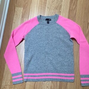 Aqua Cashmere Gray and Pink Crew Neck Sweater, raglan sleeves, EUC, size Small